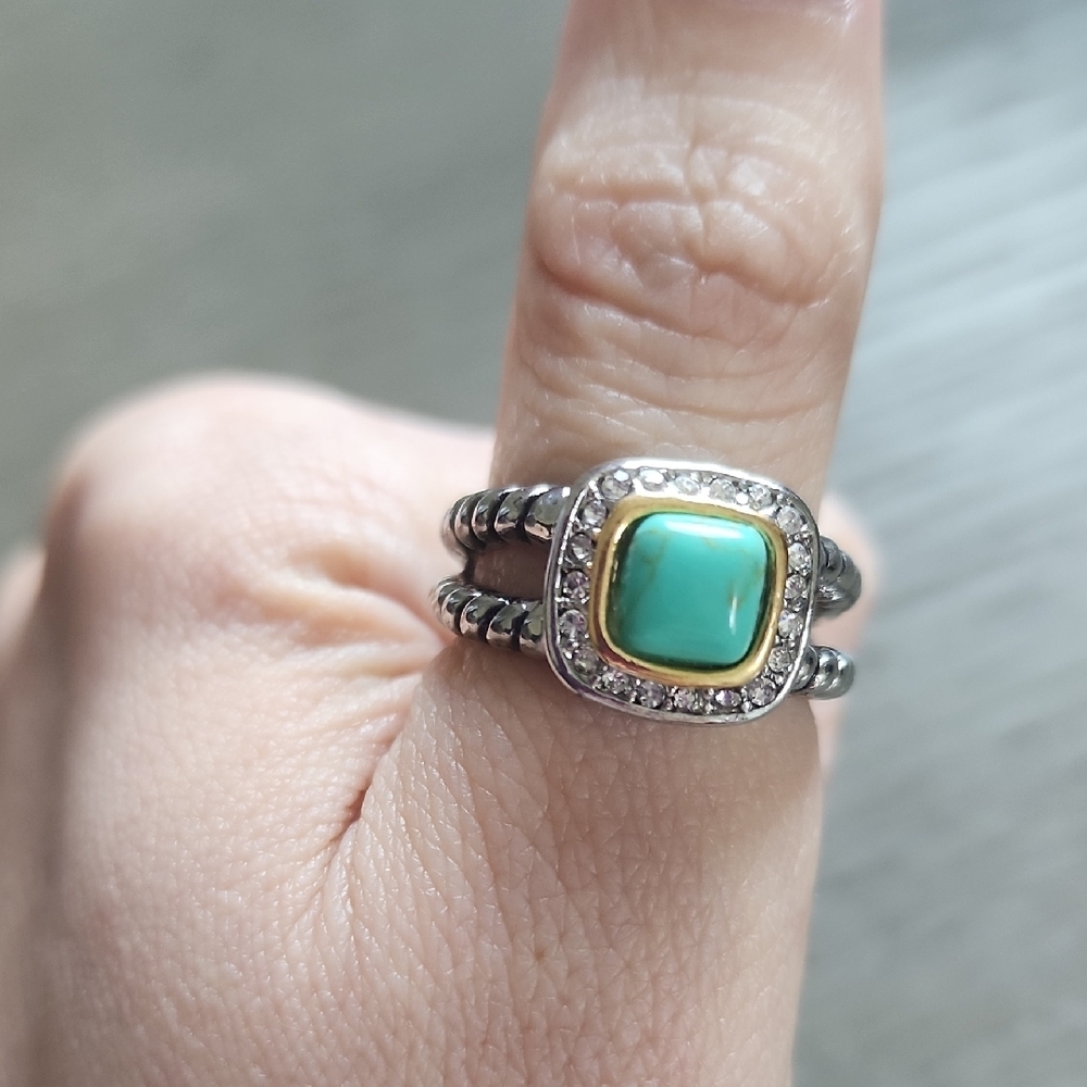 Gold and Silver Vintage Ring with Intricate Design